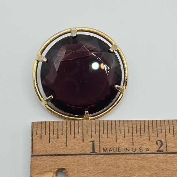 Vintage Purple Amethyst Colored Glass MCM 1.5" Faceted Circle Brooch, Unsigned - Picture 13 of 13